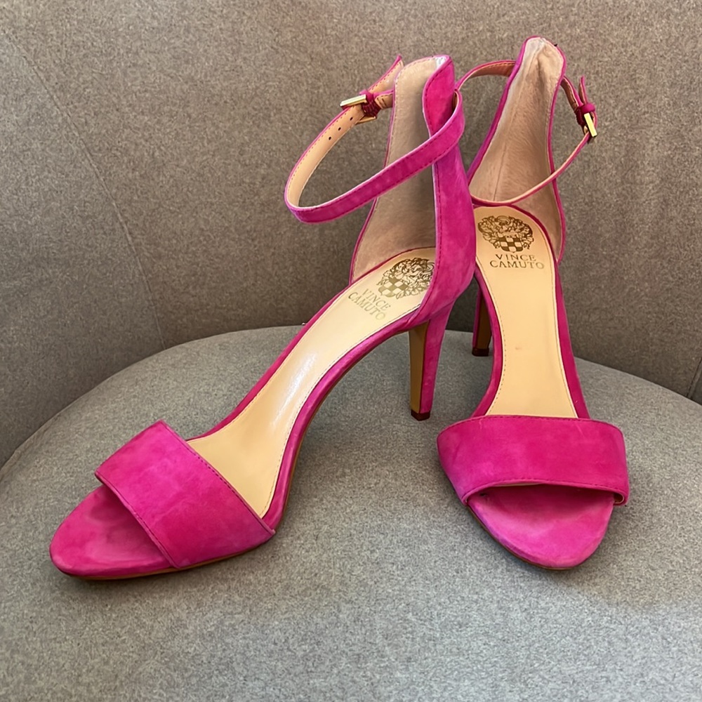 VINCE CAMUTO Court Heel Sandal in Magenta